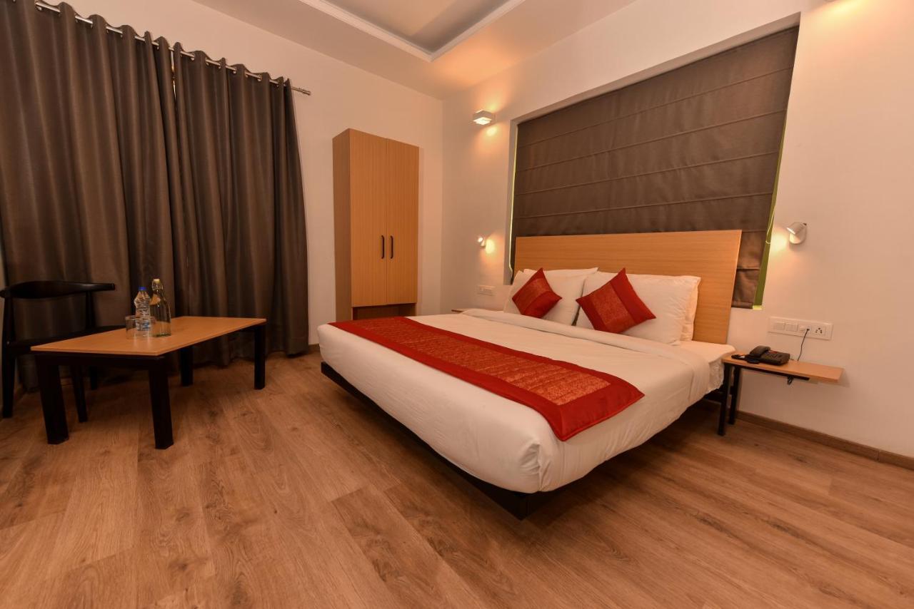Hotel Admire Inn "Near Atal Chowk, Sector 15, Vasundhara" Ghaziabad Bagian luar foto