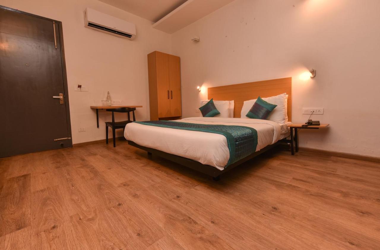 Hotel Admire Inn "Near Atal Chowk, Sector 15, Vasundhara" Ghaziabad Bagian luar foto